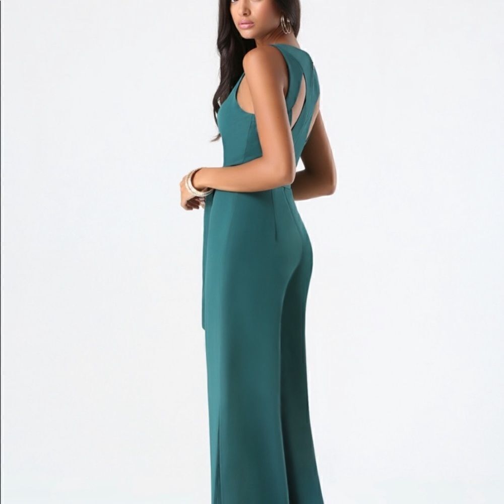 Bebe Brand New Cut Out Green Jumpsuit Modern Feminine Wide Leg Event Party